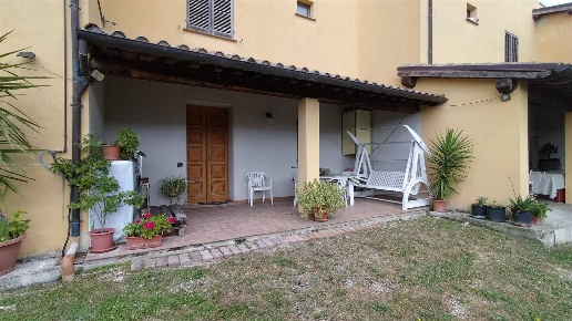 appartamento in vendita a Valtopina in zona Giove