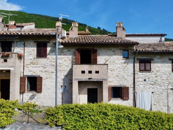 appartamento in vendita a Valtopina in zona Sasso