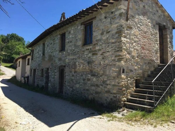 casale in vendita a Valtopina in zona Collebudino