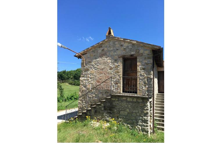 casa indipendente in vendita a Valtopina in zona Collebudino