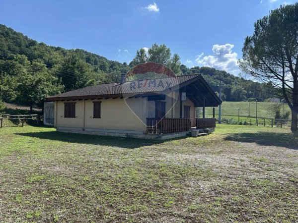 appartamento in vendita a Valtopina in zona Collebudino
