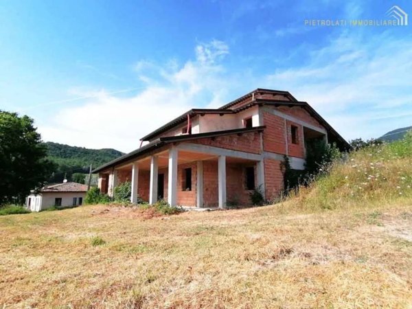 casa indipendente in vendita a Valtopina