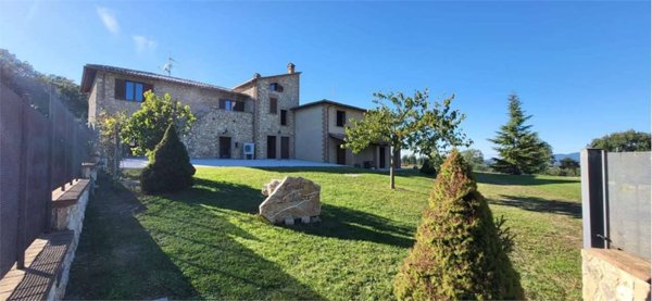 casa indipendente in vendita ad Acquasparta in zona Portaria