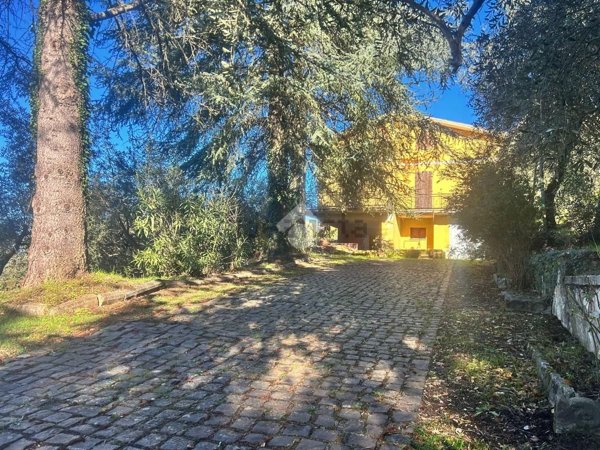 casa indipendente in vendita ad Acquasparta