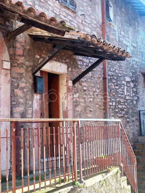 casa indipendente in vendita ad Acquasparta in zona Macerino