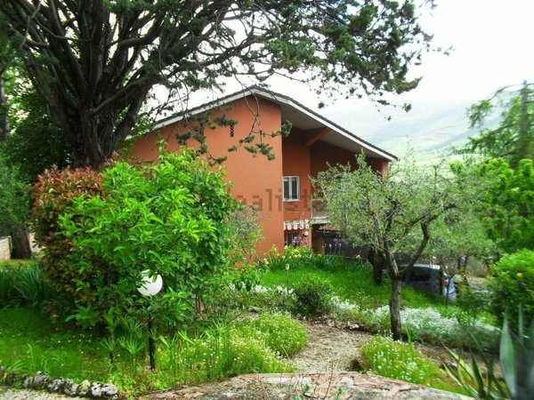casa indipendente in vendita ad Acquasparta