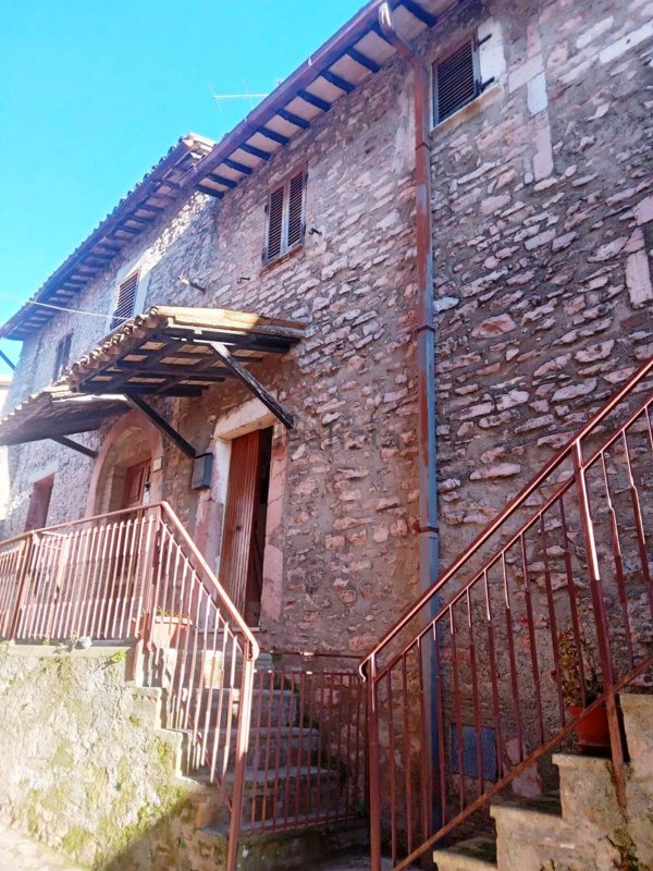 appartamento in vendita ad Acquasparta in zona Macerino