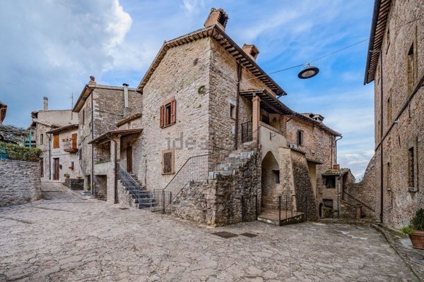 esavano in vendita ad Acquasparta in zona Macerino