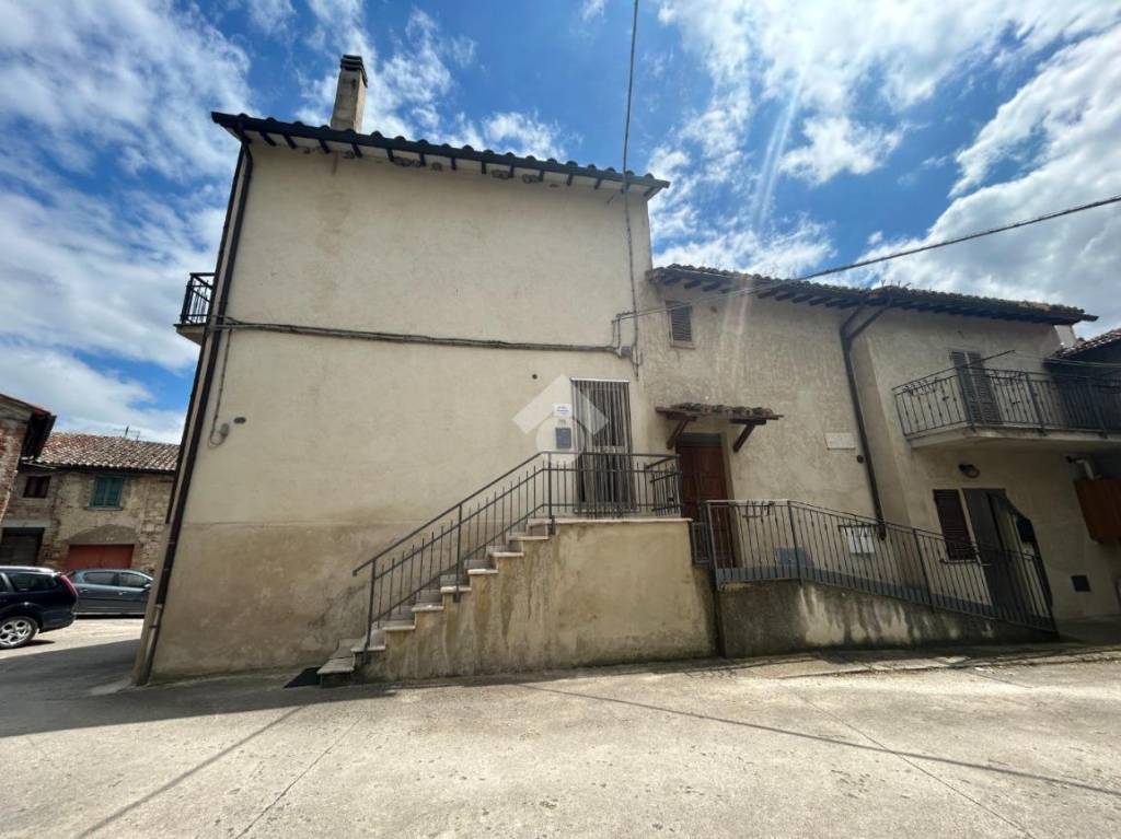 casa indipendente in vendita ad Acquasparta in zona Rosaro