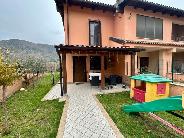 casa semindipendente in vendita ad Acquasparta