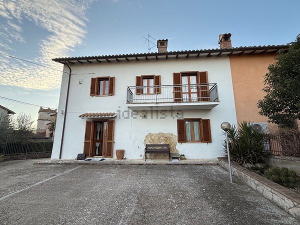 casa semindipendente in vendita ad Acquasparta in zona Casigliano