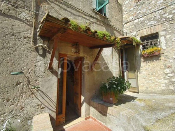 appartamento in vendita ad Acquasparta in zona Portaria