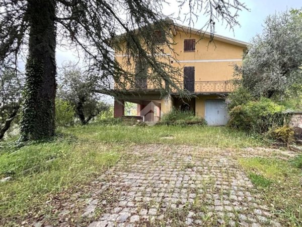 casa indipendente in vendita ad Acquasparta