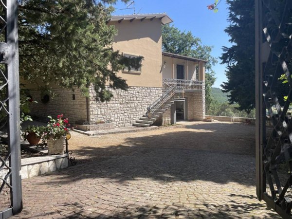 casa indipendente in vendita ad Acquasparta in zona Casteldelmonte