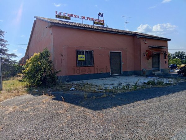 locale commerciale in vendita ad Acquasparta