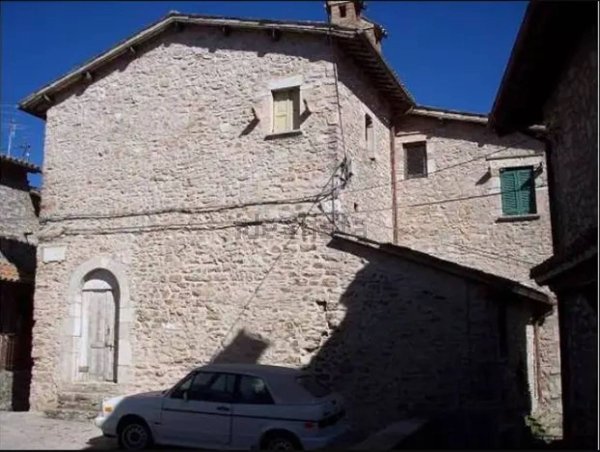 appartamento in vendita ad Acquasparta in zona Macerino