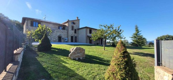 casa indipendente in vendita ad Acquasparta in zona Portaria