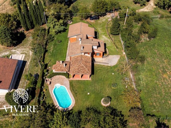 casa indipendente in vendita ad Acquasparta in zona Casteldelmonte