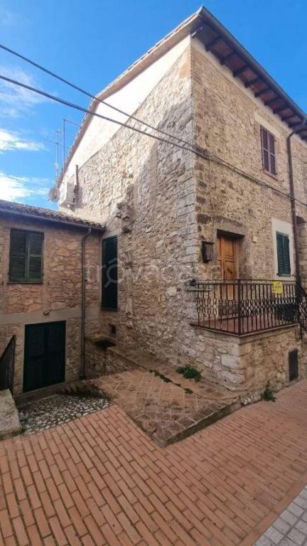 appartamento in vendita ad Acquasparta in zona Portaria