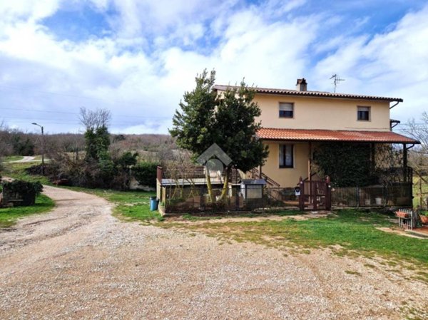 casa indipendente in vendita ad Acquasparta