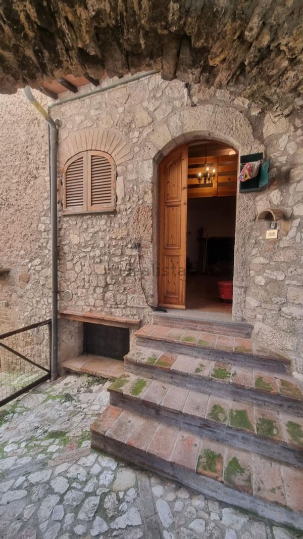 pentavano in vendita ad Acquasparta in zona Portaria