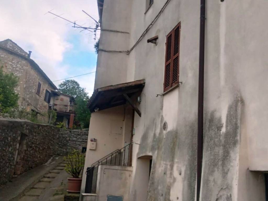 casa indipendente in vendita ad Acquasparta in zona Portaria