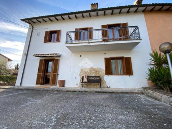 casa indipendente in vendita ad Acquasparta in zona Casigliano