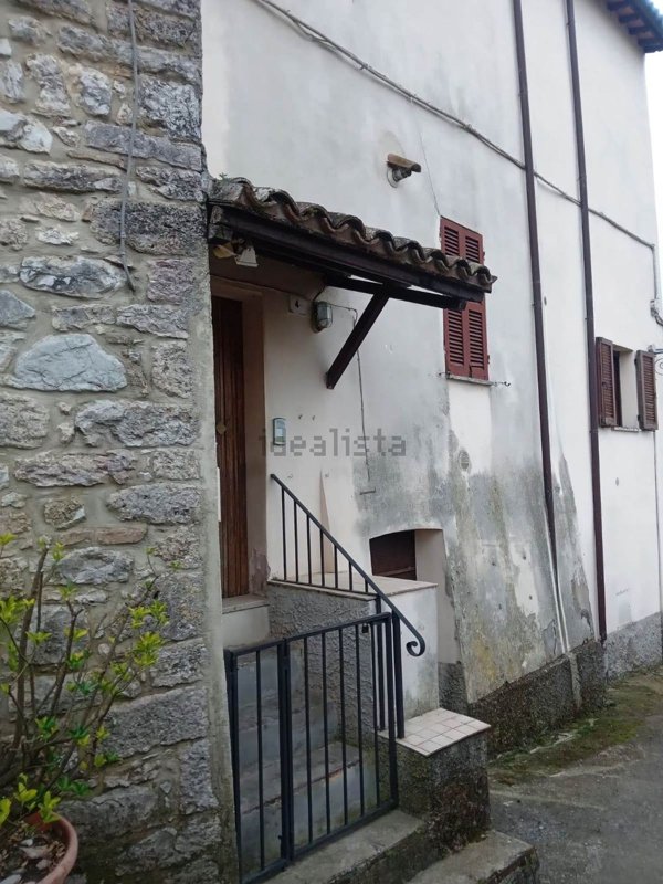 appartamento in vendita ad Acquasparta in zona Portaria