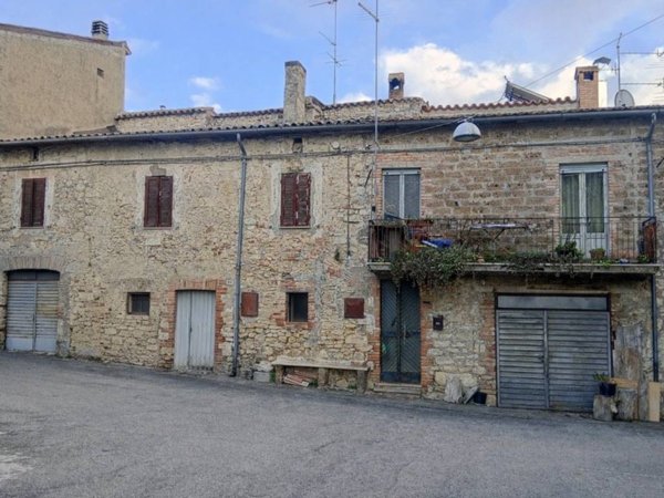 casa indipendente in vendita ad Acquasparta in zona Configni