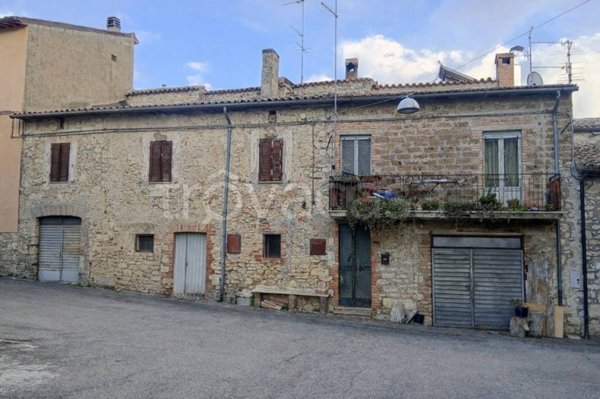 casa indipendente in vendita ad Acquasparta in zona Configni