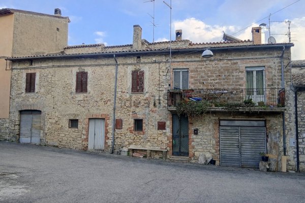 quadrivano in vendita ad Acquasparta in zona Configni