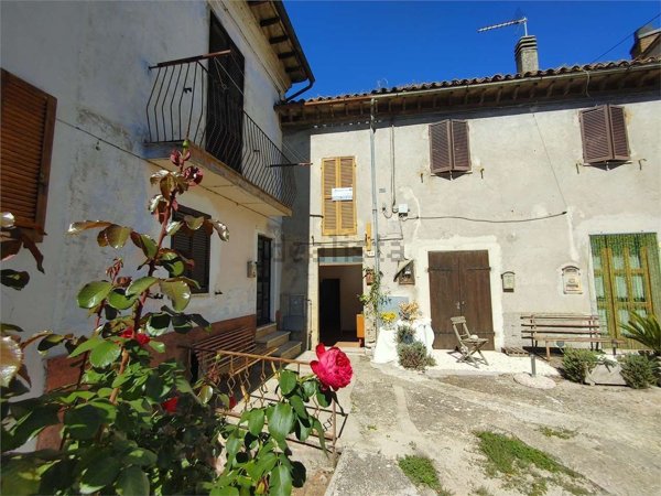 appartamento in vendita ad Acquasparta in zona Casigliano