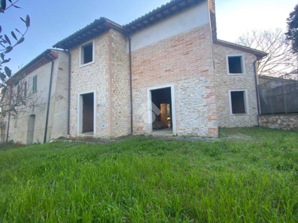 casa indipendente in vendita ad Acquasparta