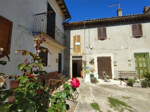 appartamento in vendita ad Acquasparta in zona Casigliano