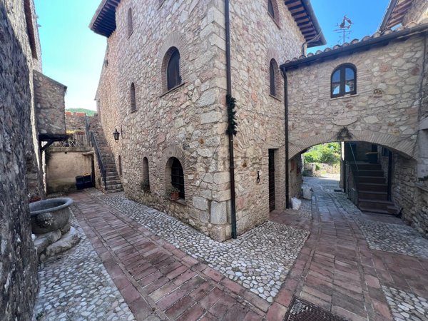appartamento in vendita ad Acquasparta in zona Firenzuola