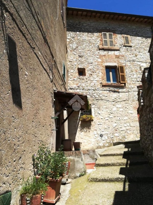 appartamento in vendita ad Acquasparta in zona Portaria