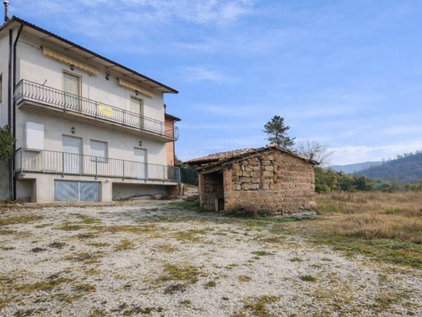 casa indipendente in vendita ad Acquasparta in zona Casigliano