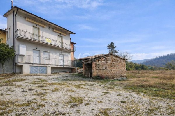 casa indipendente in vendita ad Acquasparta in zona Casigliano