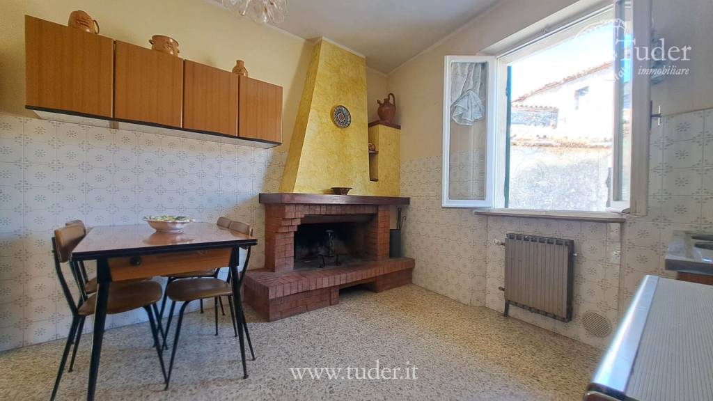 appartamento in vendita ad Acquasparta in zona Configni
