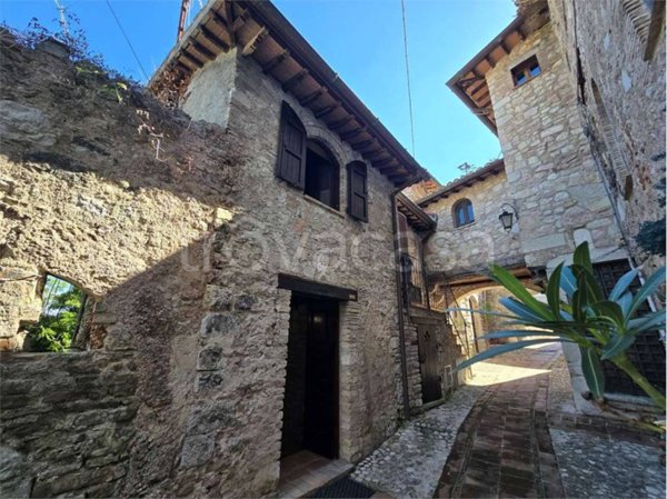 casa indipendente in vendita ad Acquasparta in zona Firenzuola