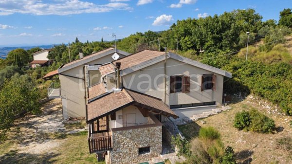 casa indipendente in vendita ad Acquasparta in zona Casteldelmonte