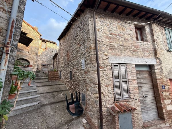 casa indipendente in vendita ad Acquasparta in zona Rosaro