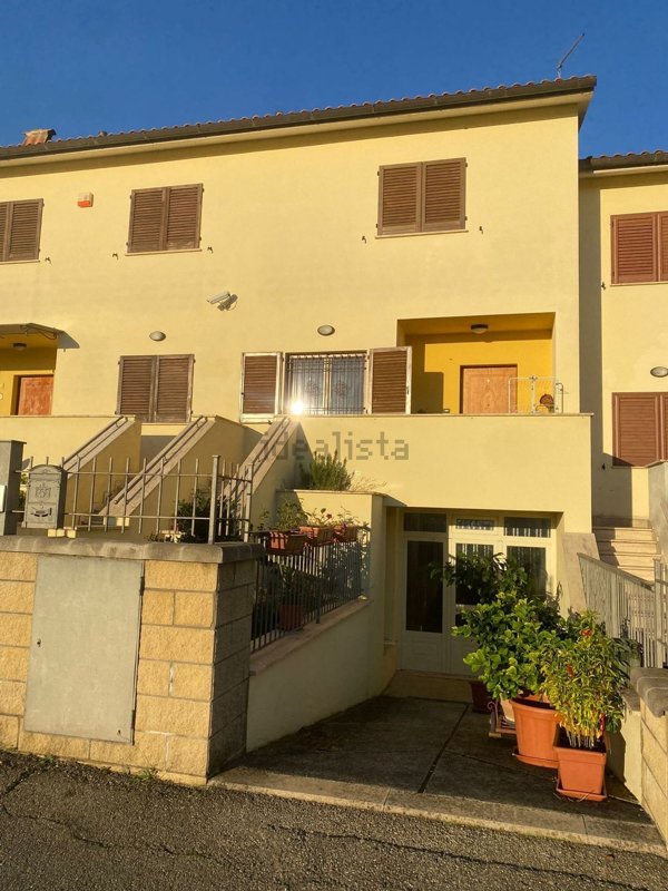 casa indipendente in vendita ad Allerona in zona Allerona Scalo