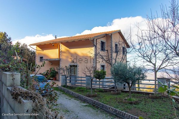casa indipendente in vendita ad Alviano