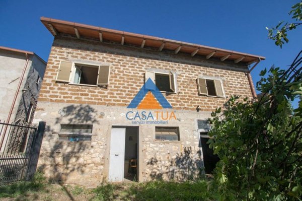casa indipendente in vendita ad Alviano