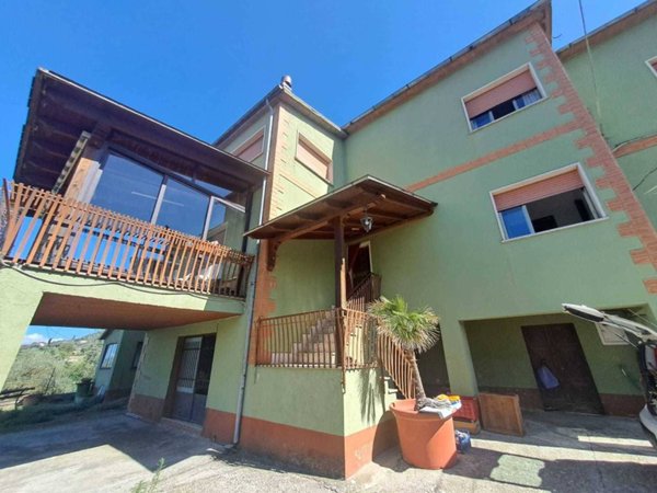 casa indipendente in vendita ad Alviano