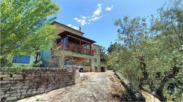 casa indipendente in vendita ad Alviano