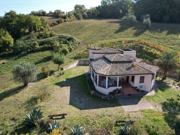 casa indipendente in vendita ad Alviano