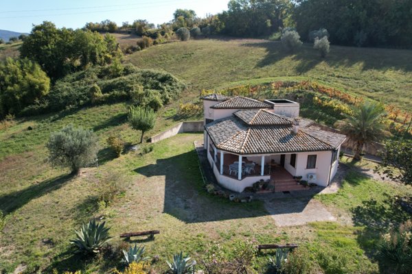 casa indipendente in vendita ad Alviano