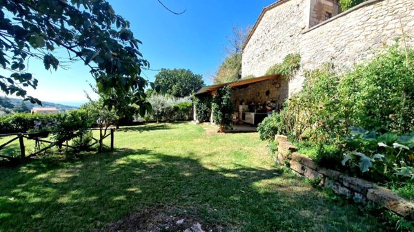casa indipendente in vendita ad Alviano